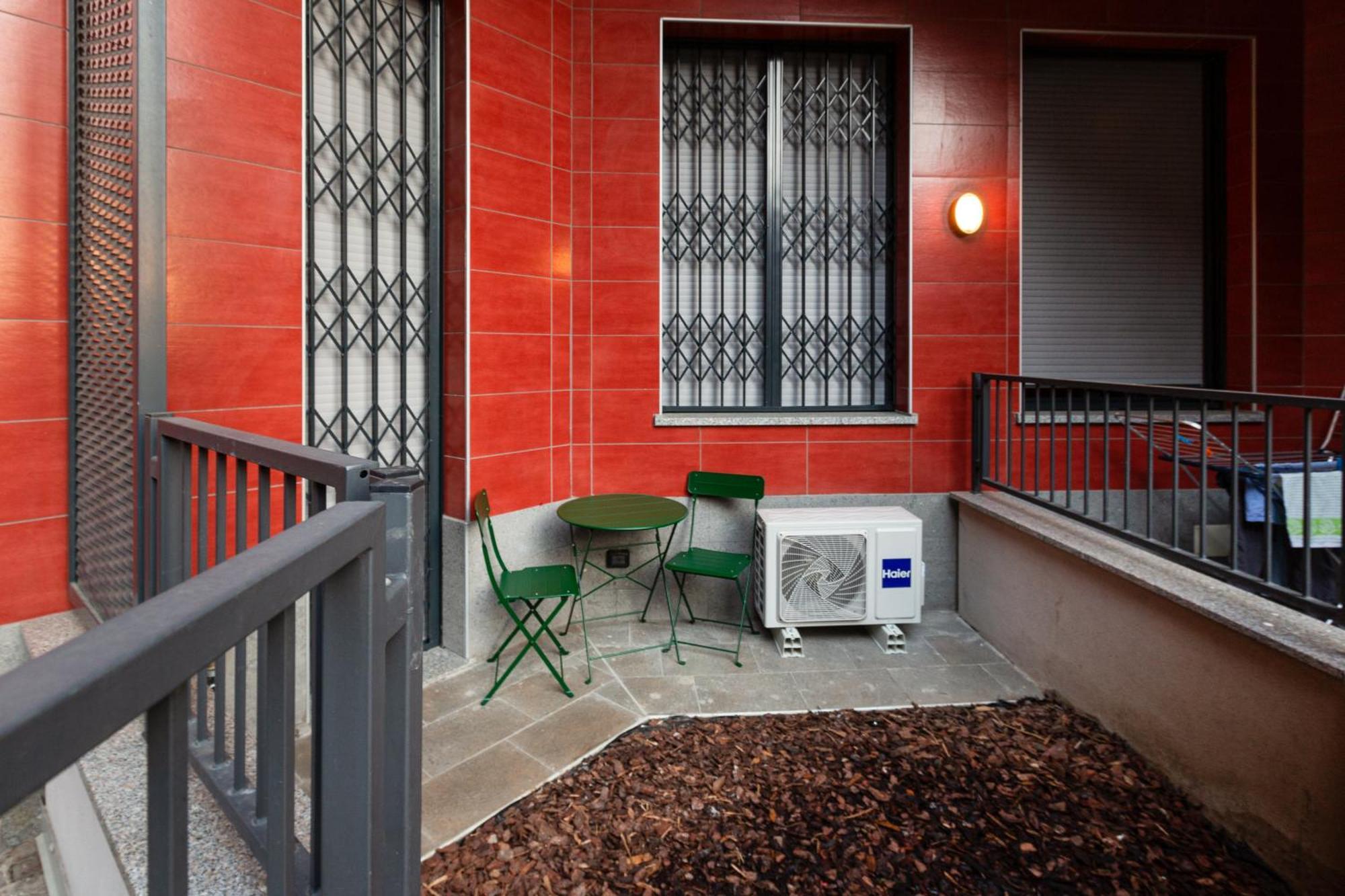 Apartmán Cozy Corner With Balcony And Private Garage! Milán Exteriér fotografie